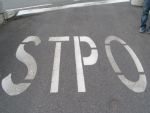 Straßenbeschriftung STPO statt STOP