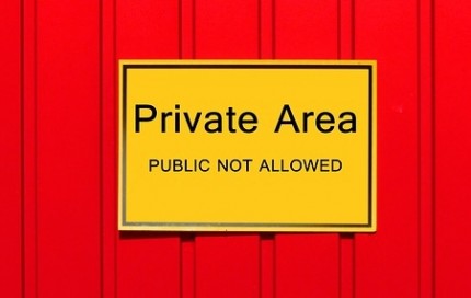 Schild "Private Area. Public not allowed."