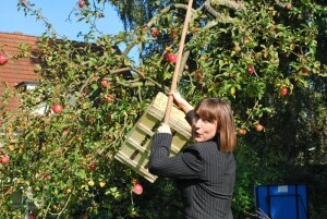 Britta Freith im Garten