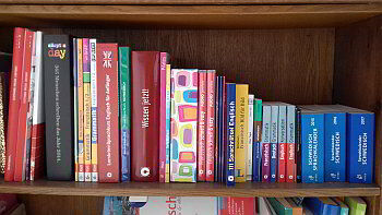 Gesas Bücherschrank