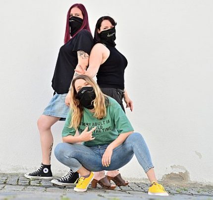 Frauenpower natürlich mit Maske in Coronazeiten