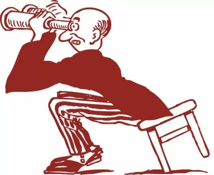 Mann mit Fernglas beobachtet